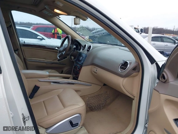 2011 Mercedes-Benz M-Class ML 350 with VIN 4JGBB8GB4BA683886, listed as a IAAI auction lot 41557555 with 157,418 mi miles. Bid and sale history available at carsss.com. Image 5.