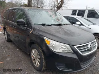 2012 Volkswagen Routan SE with VIN 2C4RVABG0CR393453, listed as a IAAI auction lot 41173701 with 63,151 mi miles. Bid and sale history available at carsss.com. Image 1.
