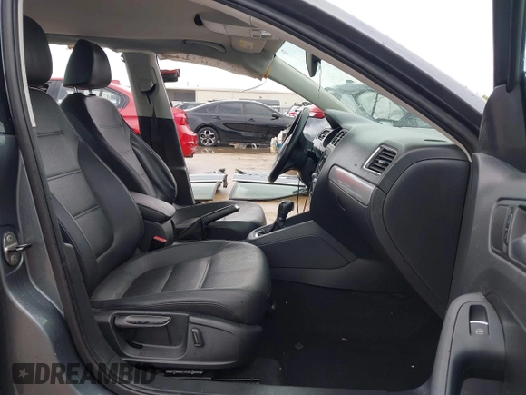 2013 Volkswagen Jetta SE with VIN 3VWDX7AJ9DM371414, listed as a IAAI auction lot 41861196 with 156,169 mi miles and . Bid and sale history available at DreamBid. Image 5.