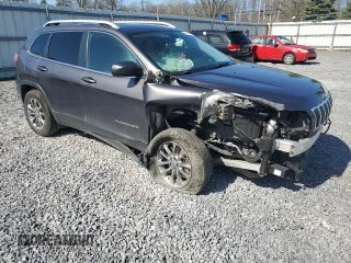 2019 Jeep Cherokee Latitude Plus with VIN 1C4PJMLB8KD233703, listed as a Copart auction lot 54084335 with 45,331 mi miles and Salvage Title. Bid and sale history available at carsss.com. Image 4.