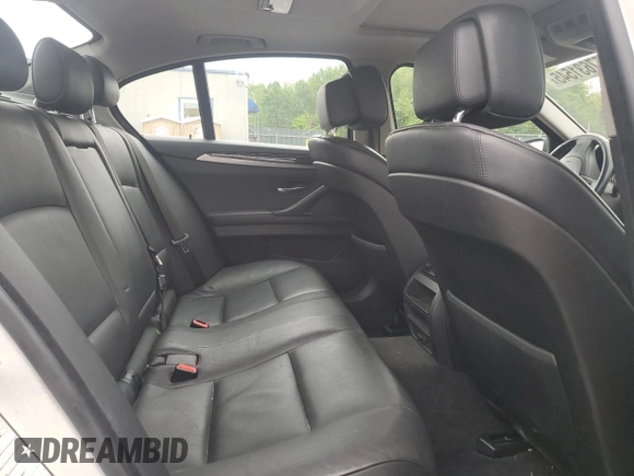 2013 BMW 5 Series 528i xDrive z VIN WBAXH5C51DD106531, wystawiony jako Copart lot #57631545 z przebiegiem 133 926 mil mil oraz Szkoda całkowita • Salvage title. Historia ofert i sprzedaży dostępna na DreamBid. Obrazek 10.