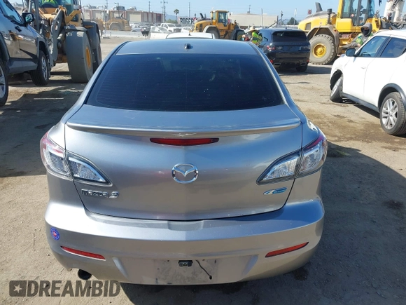 2013 Mazda 3 i Grand Touring z VIN JM1BL1WP0D1736124, wystawiony jako IAAI lot #42271018 z przebiegiem 124 478 mil mil oraz . Historia ofert i sprzedaży dostępna na DreamBid. Obrazek 16.