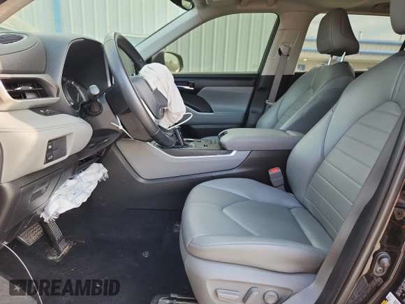 2022 Toyota Highlander XLE z VIN 5TDGZRAH8NS548443, wystawiony jako Copart lot #56631635 z przebiegiem 56 205 mil mil oraz Szkoda całkowita • Salvage title. Historia ofert i sprzedaży dostępna na DreamBid. Obrazek 7.