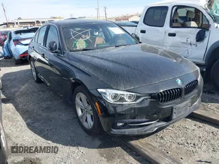 2017 BMW 3 Series 330i z VIN WBA8B9G59HNU51569, wystawiony jako IAAI lot #41490366 z przebiegiem 40 096 mil mil oraz . Historia ofert i sprzedaży dostępna na DreamBid. Obrazek 1.