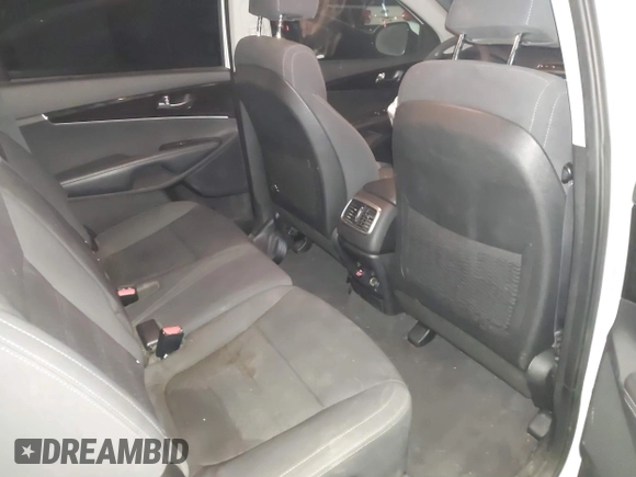 2018 Kia Sorento LX with VIN 5XYPG4A33JG346937, listed as a IAAI auction lot 40981792 with 80,590 mi miles. Bid and sale history available at carsss.com. Image 8.
