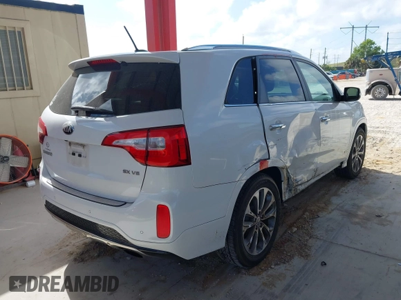 2015 Kia Sorento SX with VIN 5XYKWDA78FG615957, listed as a IAAI auction lot 41931368 with 116,662 mi miles. Bid and sale history available at carsss.com. Image 4.