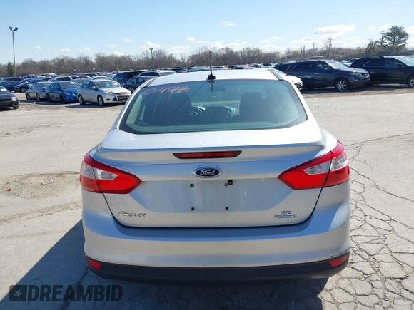 2013 Ford Focus SE z VIN 1FADP3F23DL306241, wystawiony jako IAAI lot #41980497 z przebiegiem 63 313 mil mil oraz . Historia ofert i sprzedaży dostępna na DreamBid. Obrazek 17.