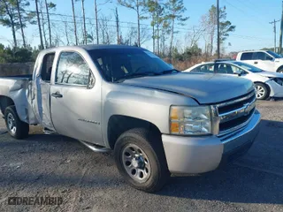 2008 Chevrolet Silverado 1500 Work Truck with VIN 1GCEC19X28Z147009, listed as a IAAI auction lot 41497427 with 181,415 mi miles. Bid and sale history available at carsss.com. Image 1.