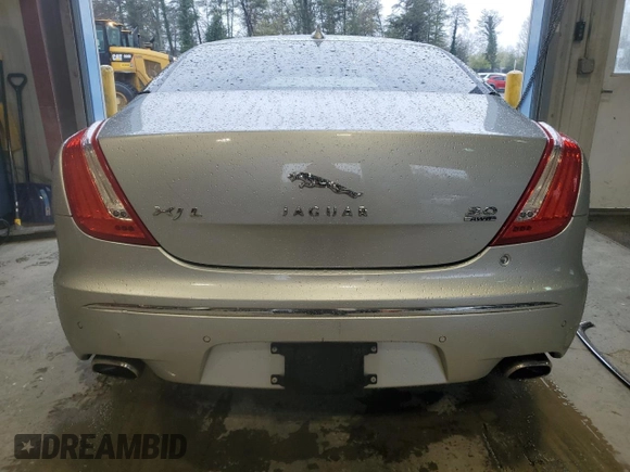 2013 Jaguar XJ Portfolio z VIN SAJWJ2GD6D8V44717, wystawiony jako Copart lot #52340635 z przebiegiem 120 560 mil mil oraz Szkody całkowita. Historia ofert i sprzedaży dostępna na DreamBid. Obrazek 6.