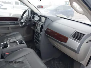 2010 Chrysler Town & Country Touring with VIN 2A4RR5D18AR250438, listed as a IAAI auction lot 41614646 with 271,504 mi miles. Bid and sale history available at carsss.com. Image 5.