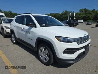 2022 Jeep Compass Latitude z VIN 3C4NJDBB2NT205936, wystawiony jako IAAI lot #42885857 z przebiegiem 39 157 mil mil oraz . Historia ofert i sprzedaży dostępna na DreamBid. Obrazek 3.