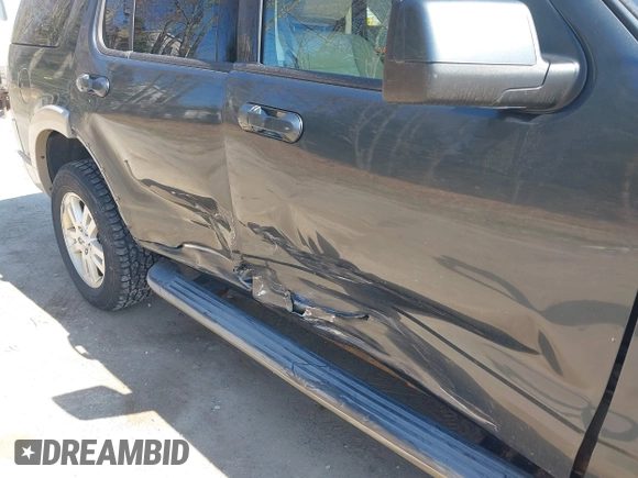 2010 Ford Explorer Eddie Bauer z VIN 1FMEU7EE1AUA97772, wystawiony jako IAAI lot #42108486 z przebiegiem 242 520 mil mil oraz . Historia ofert i sprzedaży dostępna na DreamBid. Obrazek 6.