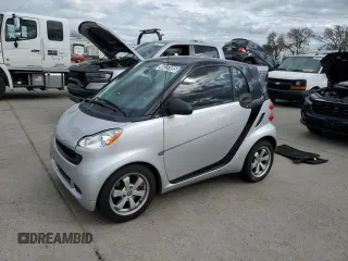 2012 Smart fortwo Pure z VIN WMEEJ3BA2CK549445, wystawiony jako Copart lot #48352495 z przebiegiem 53 406 mil mil oraz Tytuł czysty. Historia ofert i sprzedaży dostępna na DreamBid. Obrazek 1.