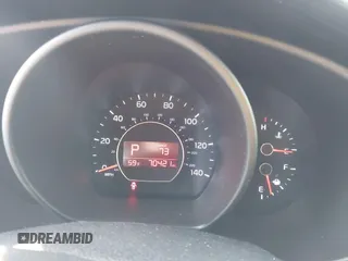 2016 Kia Soul + z VIN KNDJP3A55G7252937, wystawiony jako IAAI lot #42130432 z przebiegiem 70 421 mil mil oraz . Historia ofert i sprzedaży dostępna na DreamBid. Obrazek 7.