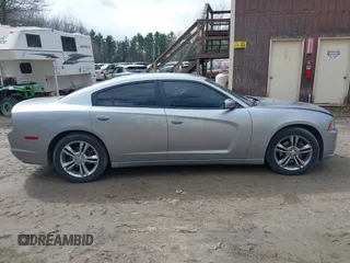 2013 Dodge Charger SXT z VIN 2C3CDXJG9DH678838, wystawiony jako IAAI lot #41901113 z przebiegiem 134 068 mil mil oraz . Historia ofert i sprzedaży dostępna na DreamBid. Obrazek 13.