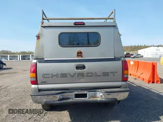 2002 Chevrolet Silverado 2500HD LS with VIN 1GCHK23U12F114290, listed as a IAAI auction lot 42115084 with 132,472 mi miles. Bid and sale history available at carsss.com. Image 16.