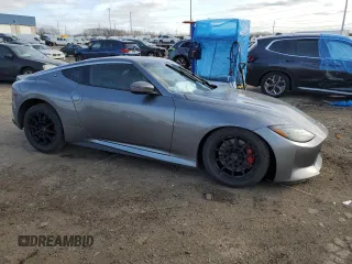 2023 Nissan Z Performance с VIN JN1BZ4BH7PM310841, выставлен на аукционе Copart как лот 87700375 с пробегом 3 263 миль миль и Списание • Salvage title. История ставок и продаж доступна на DreamBid. Изображение 4.