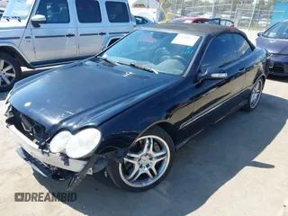 2007 Mercedes-Benz CLK 550 z VIN WDBTK72F07T079596, wystawiony jako IAAI lot #42140223 z przebiegiem 131 683 mil mil oraz . Historia ofert i sprzedaży dostępna na DreamBid. Obrazek 2.
