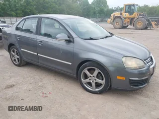 2008 Volkswagen Jetta S z VIN 3VWJM71K68M150993, wystawiony jako IAAI lot #42166883 z przebiegiem 201 217 mil mil oraz . Historia ofert i sprzedaży dostępna na DreamBid. Obrazek 1.