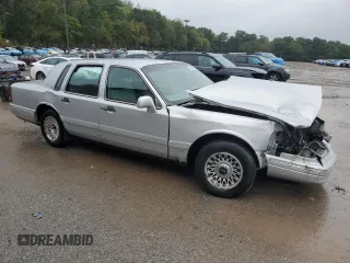 1997 Lincoln Town Car Executive z VIN 1LNLM81W1VY719314, wystawiony jako Copart lot #73950324 z przebiegiem Nie podano mil oraz Szkody całkowita. Historia ofert i sprzedaży dostępna na DreamBid. Obrazek 4.