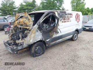 2017 Ford Transit z VIN 1FTYE1ZM2HKA20301, wystawiony jako IAAI lot #42323437 z przebiegiem Nie podano mil oraz . Historia ofert i sprzedaży dostępna na DreamBid. Obrazek 17.