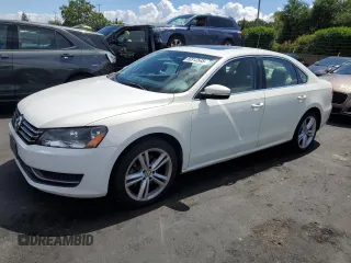 2014 Volkswagen Passat SE z VIN 1VWBT7A35EC094736, wystawiony jako Copart lot #56912545 z przebiegiem 73 009 mil mil oraz Szkody całkowita. Historia ofert i sprzedaży dostępna na DreamBid. Obrazek 1.