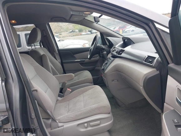 2014 Honda Odyssey LX with VIN 5FNRL5H28EB101376, listed as a IAAI auction lot 41772529 with 122,504 mi miles. Bid and sale history available at carsss.com. Image 5.