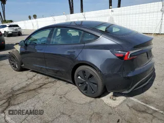 2024 Tesla Model 3 z VIN 5YJ3E1EA5RF857757, wystawiony jako Copart lot #45758385 z przebiegiem 5364 mil mil oraz Szkody całkowita. Historia ofert i sprzedaży dostępna na DreamBid. Obrazek 2.