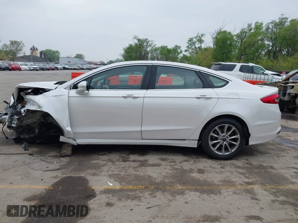 2017 Ford Fusion SE with VIN 3FA6P0HD2HR274458, listed as a IAAI auction lot 42042518 with 99,983 mi miles and . Bid and sale history available at carsss.com. Image 15.