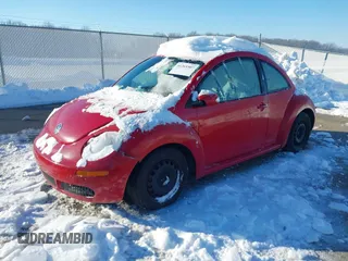 2010 Volkswagen New Beetle Coupe with VIN 3VWPW3AG3AM006204, listed as a IAAI auction lot 41265307 with 147,702 mi miles. Bid and sale history available at carsss.com. Image 2.