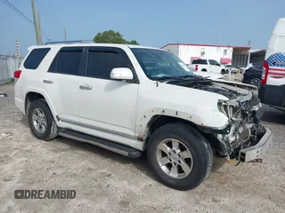 2011 Toyota 4Runner SR5 z VIN JTEZU5JRXB5028167, wystawiony jako IAAI lot #42428823 z przebiegiem 153 119 mil mil oraz . Historia ofert i sprzedaży dostępna na DreamBid. Obrazek 1.