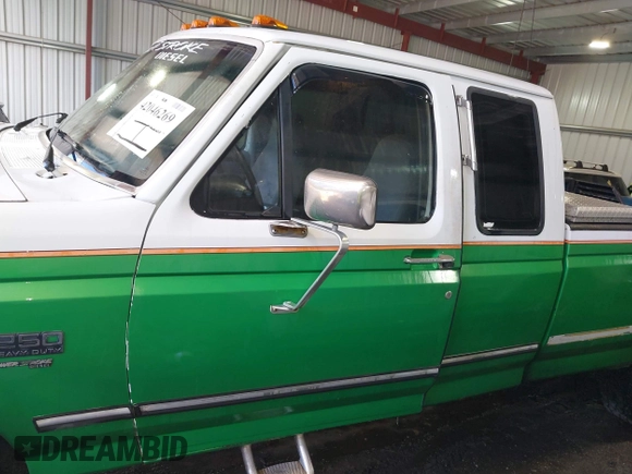 1997 Ford F-250 HD with VIN 1FTHX26F1VEB16291, listed as a IAAI auction lot 42046269 with 324,062 mi miles. Bid and sale history available at carsss.com. Image 14.