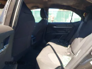 2018 Toyota Camry LE z VIN 4T1B11HK4JU067885, wystawiony jako IAAI lot #41885909 z przebiegiem 122 020 mil mil oraz . Historia ofert i sprzedaży dostępna na DreamBid. Obrazek 8.