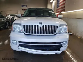 2006 Lincoln Navigator Luxury with VIN 5LMFU28596LJ17750, listed as a Copart auction lot 44047755 with 170,908 mi miles and Salvage Title. Bid and sale history available at carsss.com. Image 5.