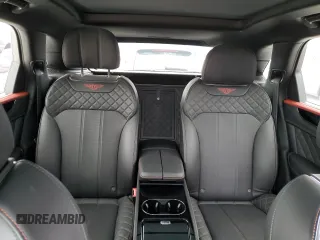 2018 Bentley Bentayga Signature z VIN SJAAC2ZV3JC019181, wystawiony jako Copart lot #42995265 z przebiegiem 82 747 mil mil oraz Czysty tytuł • Clean title. Historia ofert i sprzedaży dostępna na DreamBid. Obrazek 10.