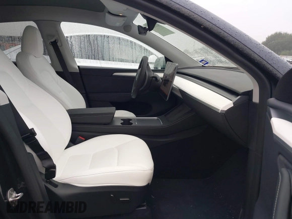 2024 Tesla Model Y Long Range z VIN 7SAYGDEE5RA260614, wystawiony jako IAAI lot #42191551 z przebiegiem 16 375 mil mil oraz . Historia ofert i sprzedaży dostępna na DreamBid. Obrazek 5.