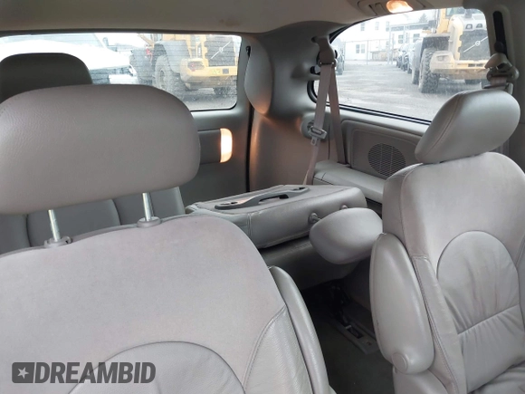 2002 Chrysler Town & Country Limited with VIN 2C8GP64L32R797370, listed as a IAAI auction lot 41715682 with 92,811 mi miles. Bid and sale history available at carsss.com. Image 8.