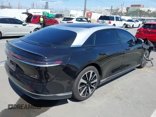 2023 Lucid Air Grand Touring z VIN 50EA1GBA0PA004565, wystawiony jako IAAI lot #41913843 z przebiegiem 25 468 mil mil oraz . Historia ofert i sprzedaży dostępna na DreamBid. Obrazek 4.