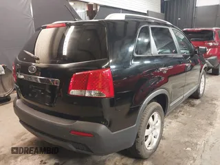 2013 Kia Sorento LX with VIN 5XYKT4A29DG338181, listed as a IAAI auction lot 41686858 with 147,629 mi miles. Bid and sale history available at carsss.com. Image 4.