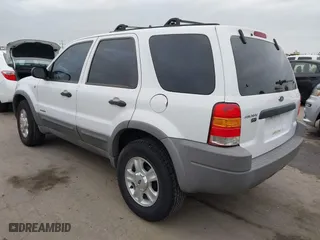 2001 Ford Escape XLT with VIN 1FMYU03121KB61138, listed as a IAAI auction lot 42044869 with 164,698 mi miles. Bid and sale history available at carsss.com. Image 3.