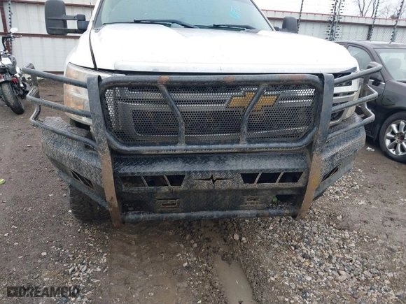 2014 Chevrolet Silverado 2500HD LT with VIN 1GC1KXC83EF101093, listed as a IAAI auction lot 41368673 with 286,280 mi miles. Bid and sale history available at carsss.com. Image 6.