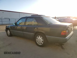 1992 Mercedes-Benz 300 E with VIN WDBEA30D8NB727811, listed as a Copart auction lot 87510605 with 130,008 mi miles and Clean Title. Bid and sale history available at carsss.com. Image 2.