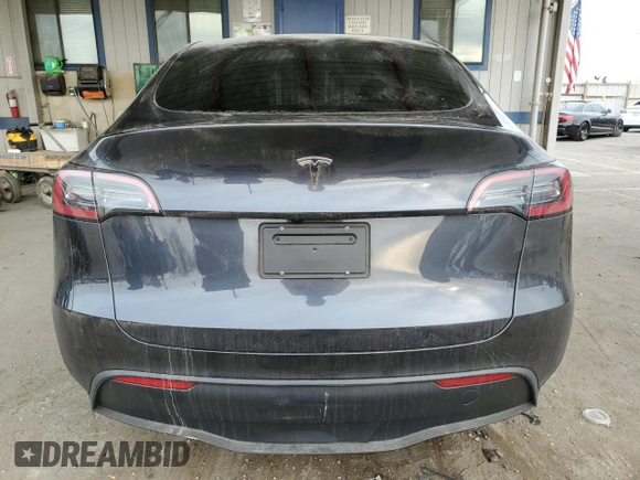 2025 Tesla Model Y Long Range with VIN 7SAYGDED8SF218700, listed as a Copart auction lot 84720474 with 1,832 mi miles and Salvage Title. Bid and sale history available at DreamBid. Image 6.