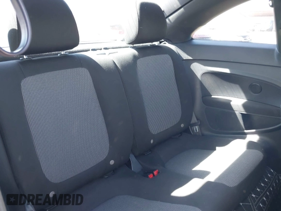 2018 Volkswagen Beetle S z VIN 3VWFD7AT4JM715004, wystawiony jako IAAI lot #41986453 z przebiegiem 76 130 mil mil oraz . Historia ofert i sprzedaży dostępna na DreamBid. Obrazek 8.
