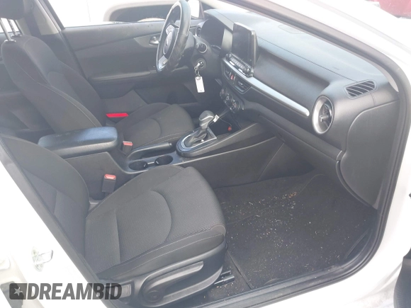2021 Kia Forte LXS z VIN 3KPF24AD0ME349220, wystawiony jako IAAI lot #42339184 z przebiegiem 84 052 mil mil oraz . Historia ofert i sprzedaży dostępna na DreamBid. Obrazek 5.