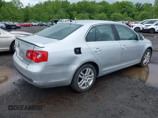 2007 Volkswagen Jetta Wolfsburg Edition с VIN 3VWEG71K67M155277, выставлен на аукционе IAAI как лот 42348863 с пробегом 141 788 миль миль и . История ставок и продаж доступна на DreamBid. Изображение 4.