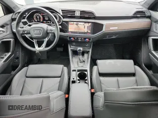 2024 Audi Q3 S line Premium Plus z VIN WA1EECF39R1107785, wystawiony jako Copart lot #63431915 z przebiegiem 14 657 mil mil oraz Szkoda całkowita • Salvage title. Historia ofert i sprzedaży dostępna na DreamBid. Obrazek 8.