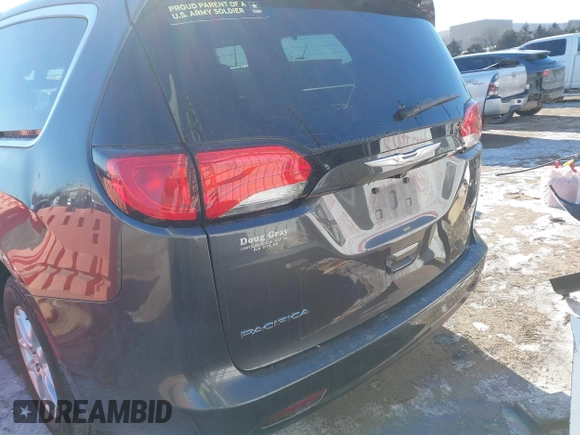 2017 Chrysler Pacifica Touring with VIN 2C4RC1DG7HR648786, listed as a IAAI auction lot 41570029 with 125,406 mi miles and . Bid and sale history available at DreamBid. Image 17.
