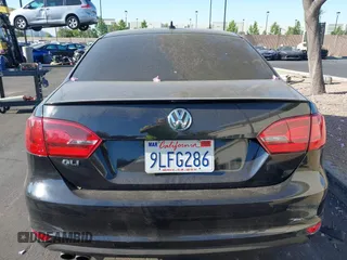 2013 Volkswagen Jetta GLI Autobahn z VIN 3VW4A7AJ9DM381412, wystawiony jako IAAI lot #42378360 z przebiegiem 125 910 mil mil oraz . Historia ofert i sprzedaży dostępna na DreamBid. Obrazek 13.