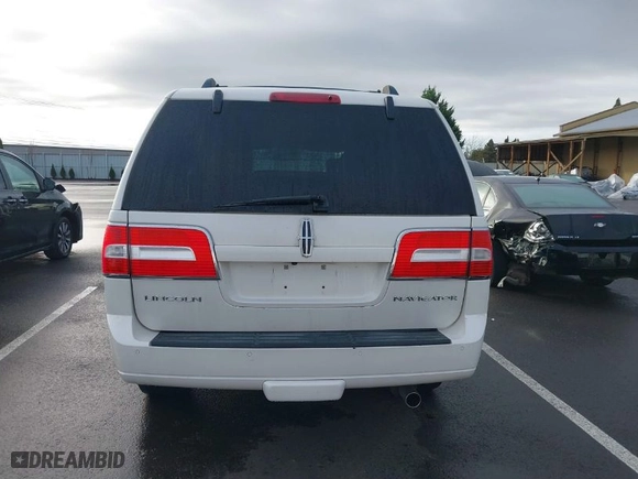 2011 Lincoln Navigator with VIN 5LMJJ2H53BEJ02808, listed as a IAAI auction lot 41210054 with 199,532 mi miles. Bid and sale history available at carsss.com. Image 16.